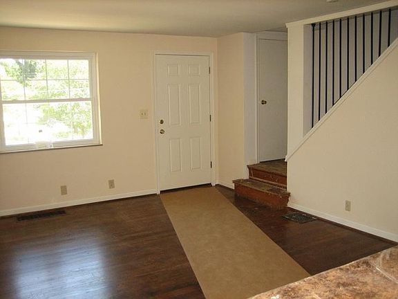 3rd image of 4463 Erie Ave