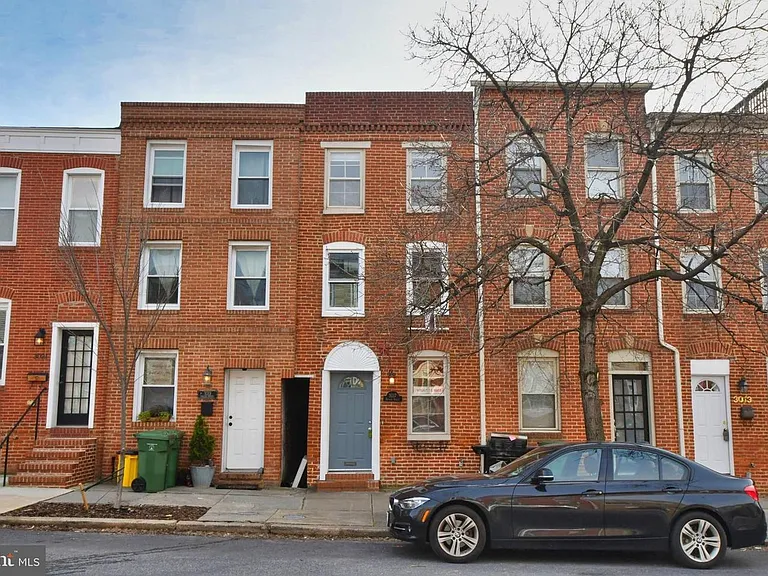 3017 Hudson St — Photo 1