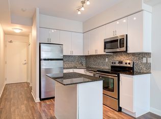 15 Bruyeres Mews #403, Toronto, ON M5V0A7