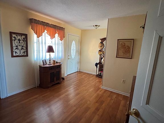 3rd image of 20 Elbert Hts