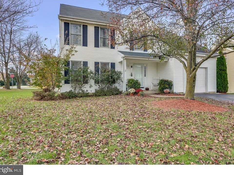 1st image of 102 Grand Canyon Ct