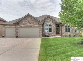 4004 N 194th St, Elkhorn, NE 68022