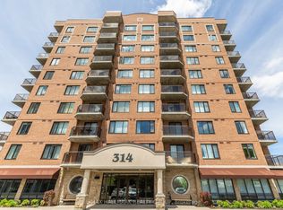 314 Central Park Dr #301, Ottawa, ON K2C 0R2