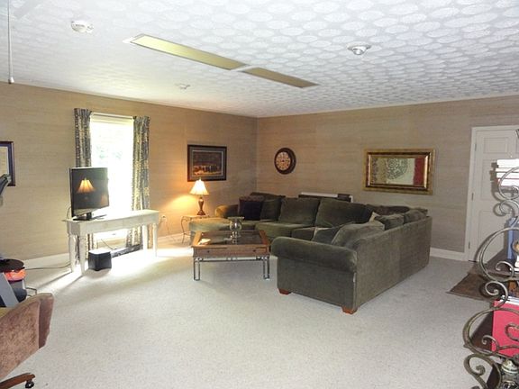 3rd image of 301 Pine Valley