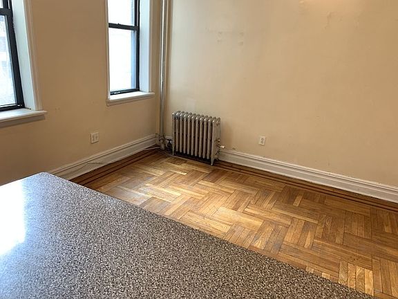 3rd image of 21 E 21st St APT 4B