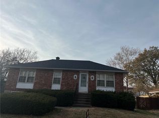 2416 Blue Ridge Ter, Independence, MO 64052