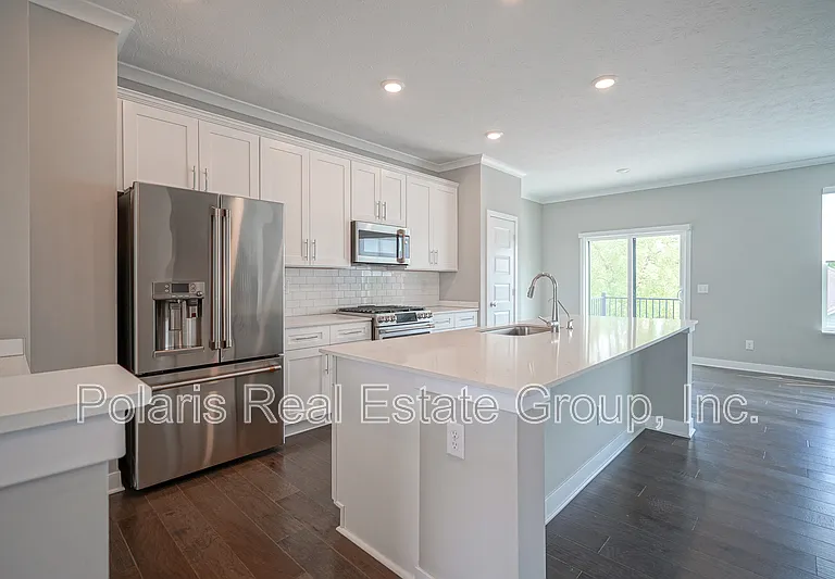 673 Golborne St — Photo 12