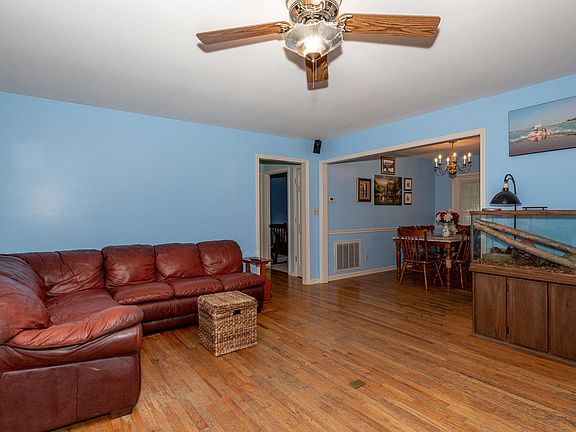 4th image of 409 Hiddenbrook Ln