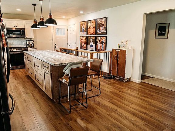 2nd image of 606 Starlite Dr