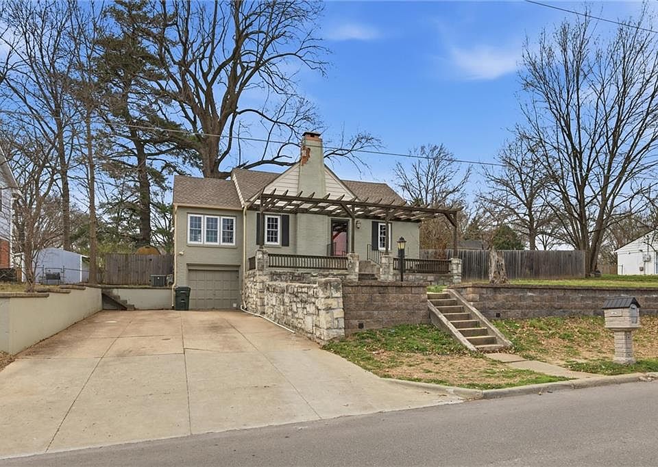 1st image of 3014 Shrine Park Rd