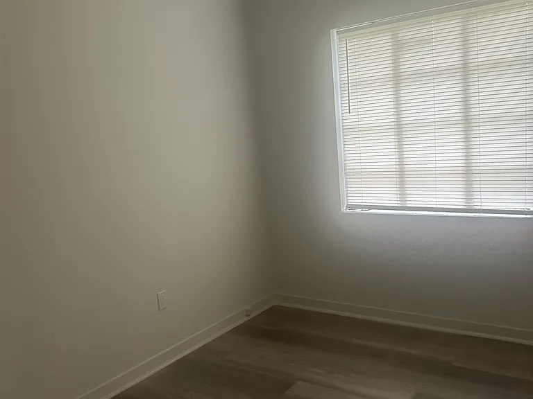 3050 Woodview Dr — Photo 4