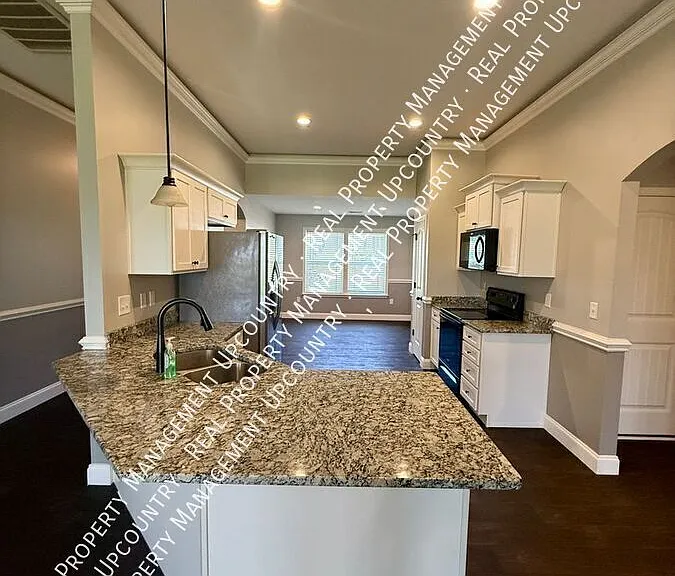 747 Shelburne Ln — Photo 5