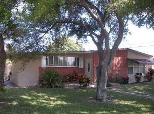 356 Greenbrier Dr, Palm Springs, FL 33461