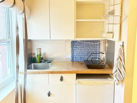 4th image of 1524 Myrtle Ave #1