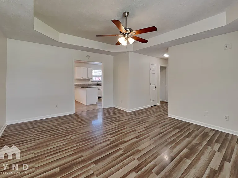 2401 Pinyon Dr — Photo 4
