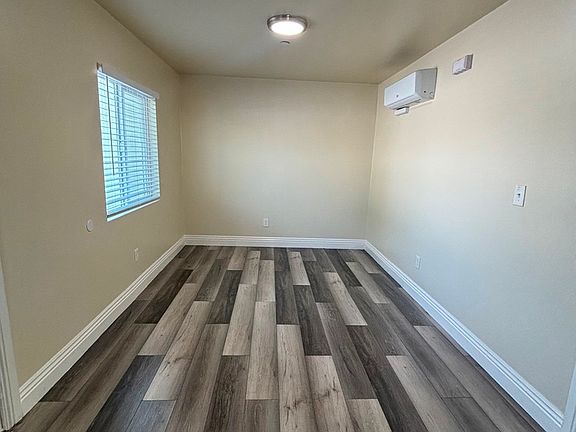 4th image of 1229 1/2 W Gage Ave
