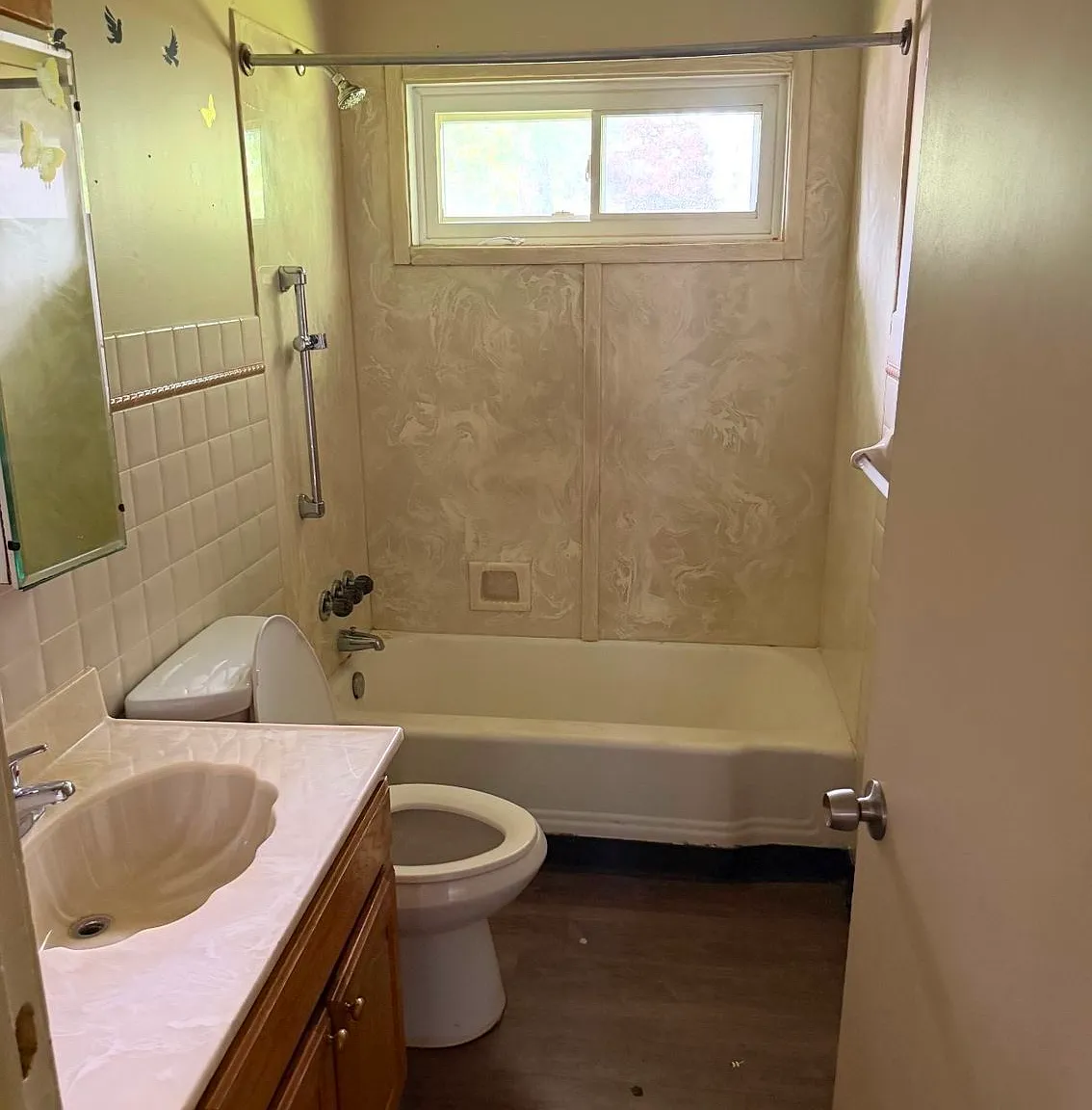 3 bed, 1.0 bath, 2080 sqft, $1,300 — Photo 4