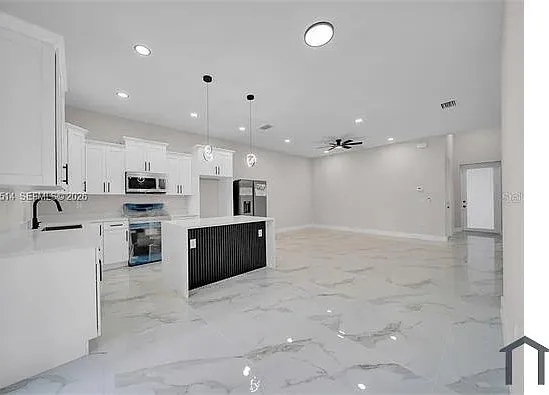 3 bed, 1199 sqft, $2,000 — Photo 4