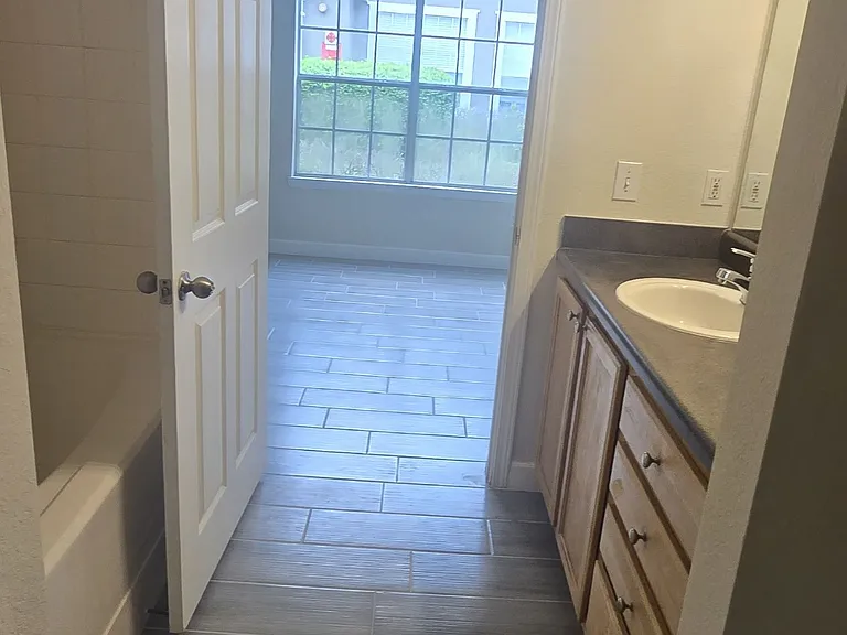 9013 Lee Vista Blvd — Photo 5