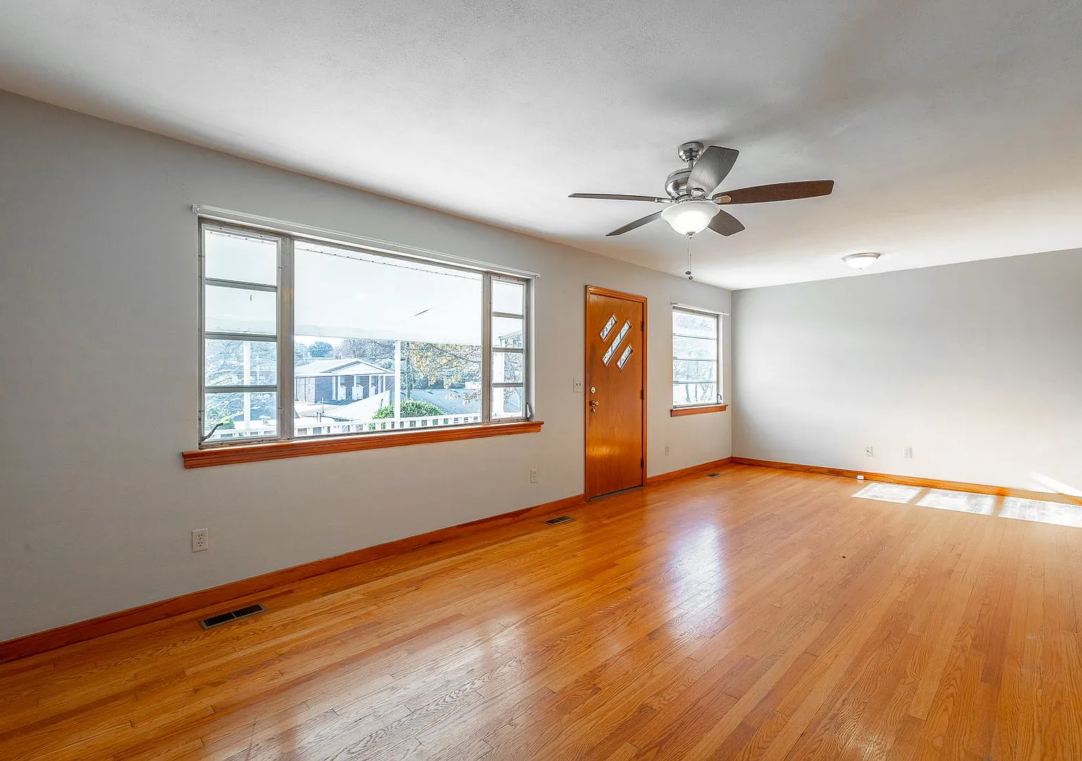 2 Bedroom Home in East Ridge — Photo 2