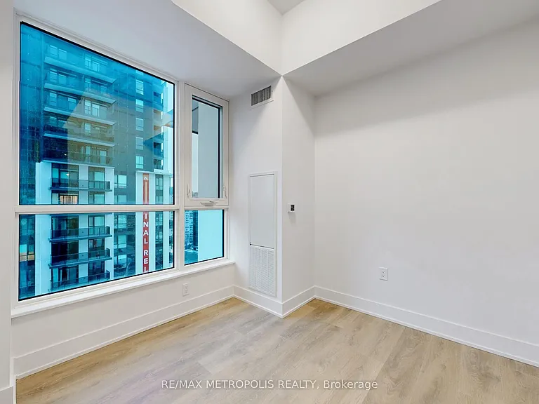 204 Burnhamthorpe Rd E #1602 — Photo 13
