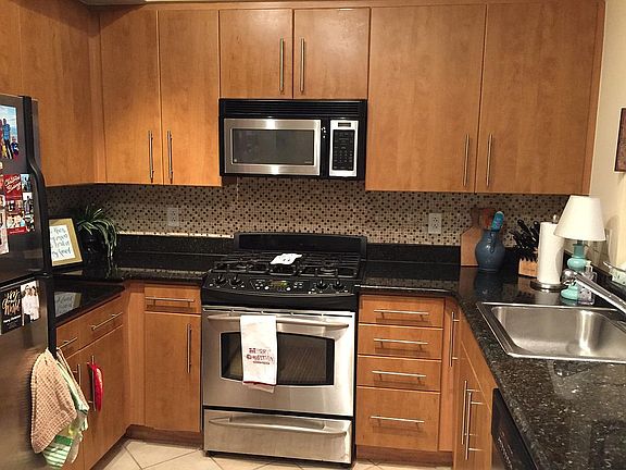 5th image of 1021 N Garfield St APT 427