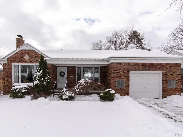 21630 Mauer St, Saint Clair Shores, MI 48080