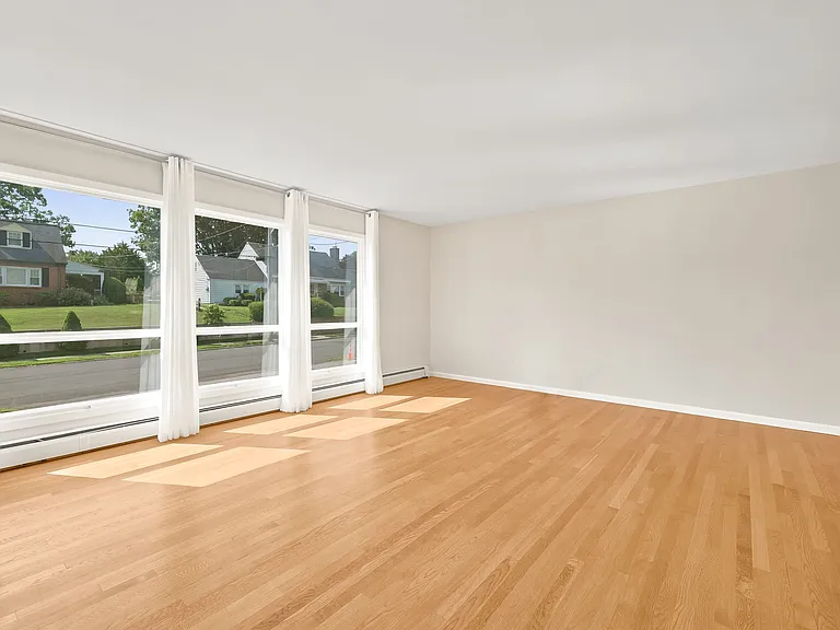 60 Oakland Ave — Photo 13