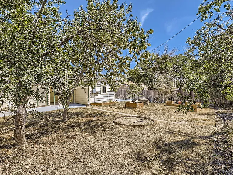 991 Vaughn St — Photo 11