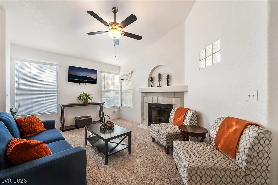 3 bed, 2.0 bath, 1200 sqft, $2,000 — Photo 2