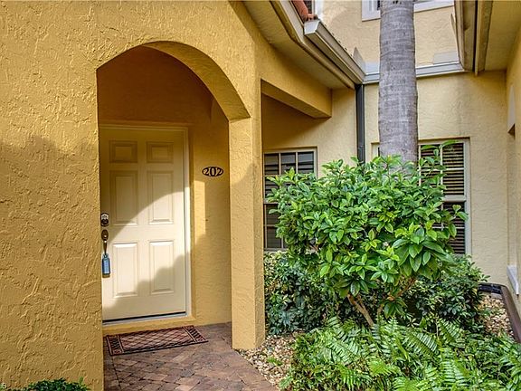 4th image of 8517 Via Garibaldi Cir Unit 202