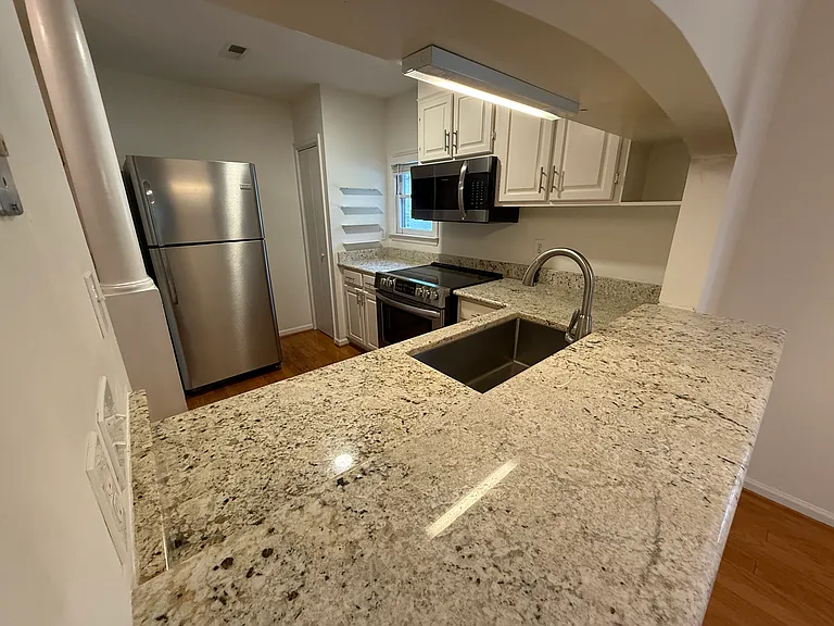 333 Circle Ave #E — Photo 5