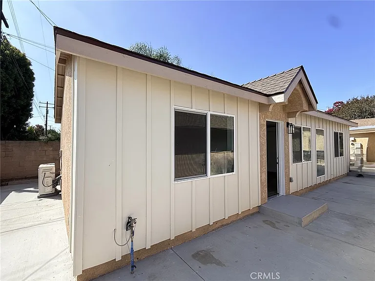 1430 S California Ave — Photo 2