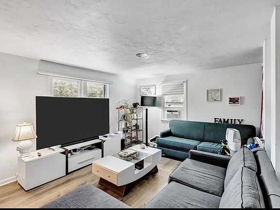 5th image of 7 Niblick St #7