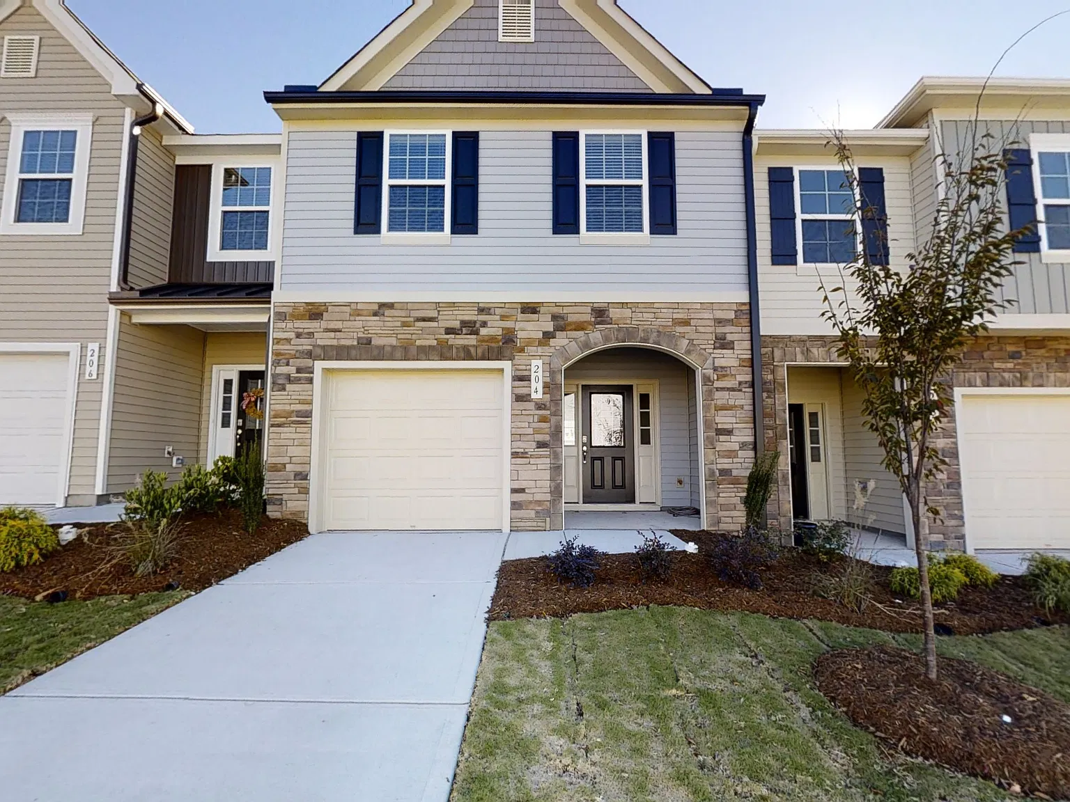 3 bed, 1603 sqft, $1,850 — Photo 1