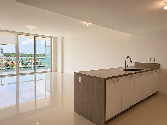 3rd image of 400 Sunny Isles Blvd #819