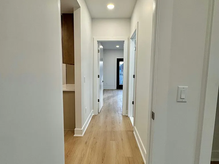 85 W High St #2R — Photo 17
