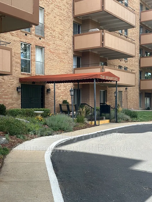 500 Mohawk Dr — Photo 1