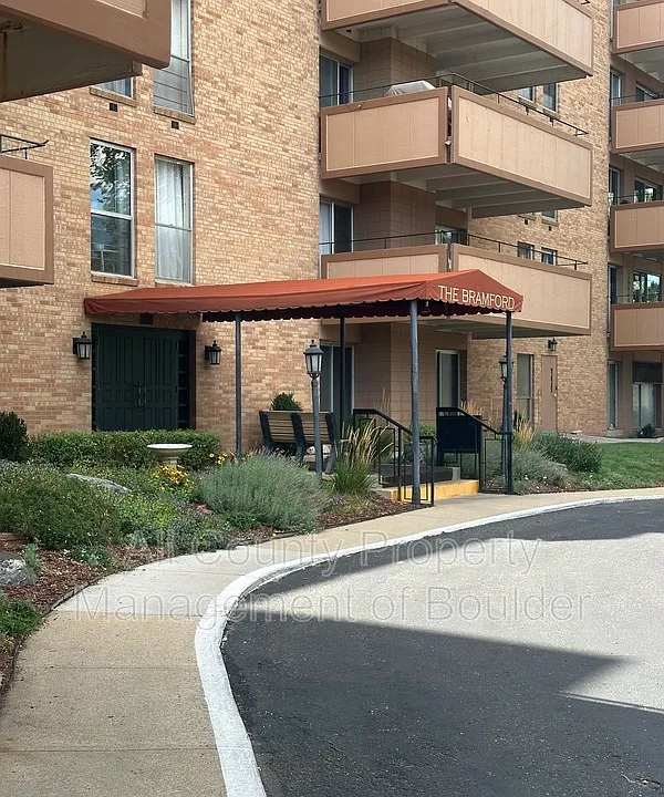 500 Mohawk Dr #401