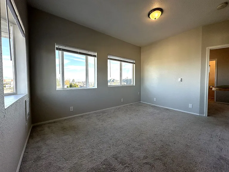 3202 Grand- 5 Unit — Photo 4