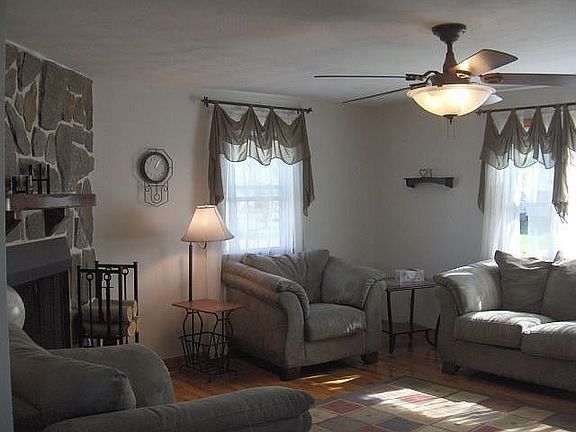 4th image of 214 Deborah Dr