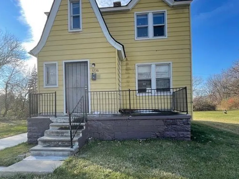3236 Walnut St — Photo 1