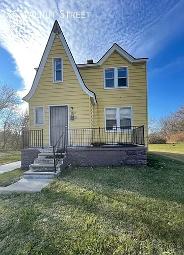 3236 Walnut St Photo 1