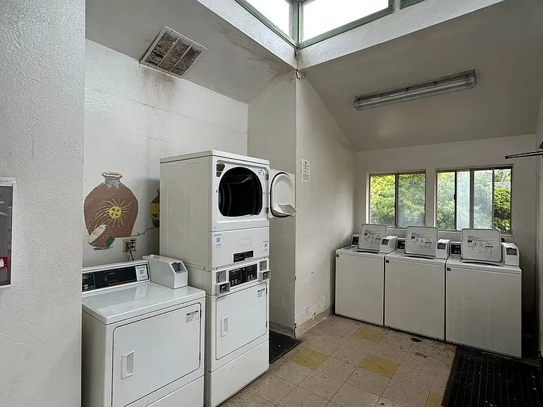 Aztec Apartments — Photo 10