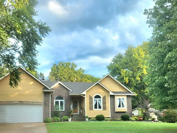 5 W Lake Dr, Mulvane, KS 67110