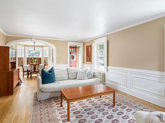 4th image of 82 Bay View Ave