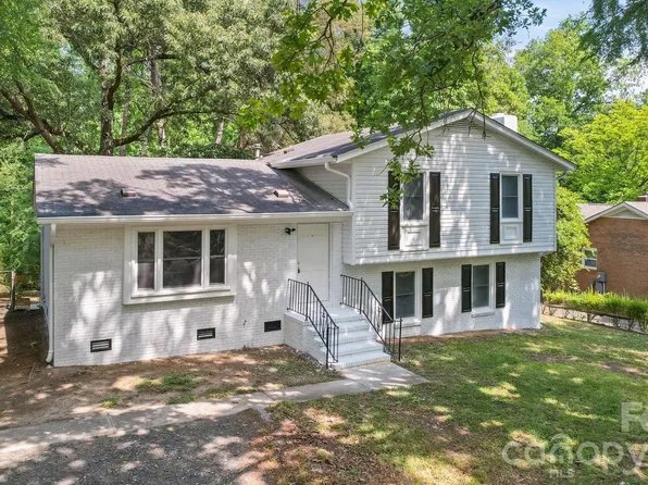 6126 Eagle Peak Dr, Charlotte, NC 28214