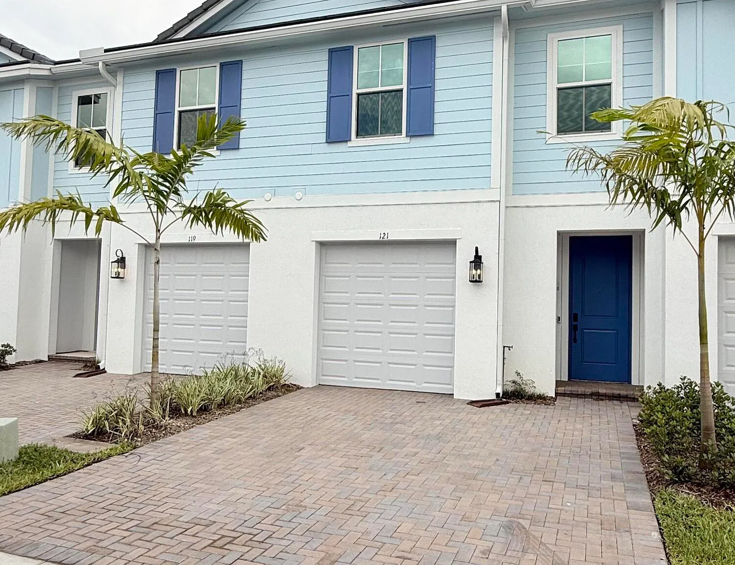 3 bed, 2.5 bath, 1683 sqft, $2,999 — Photo 2
