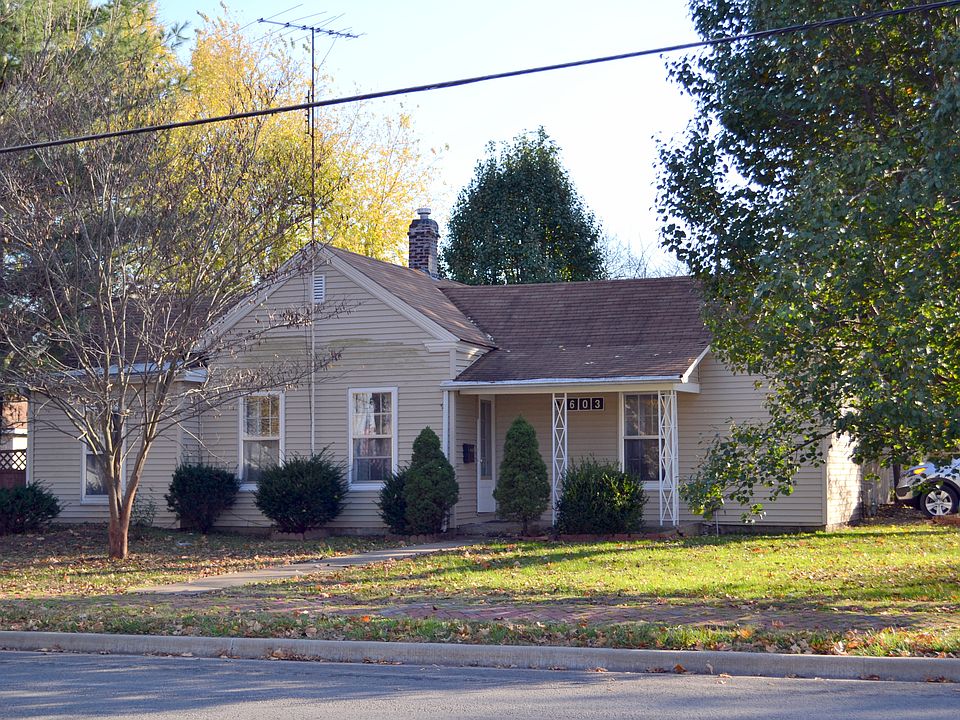 1st image of 603 E Nicholas St