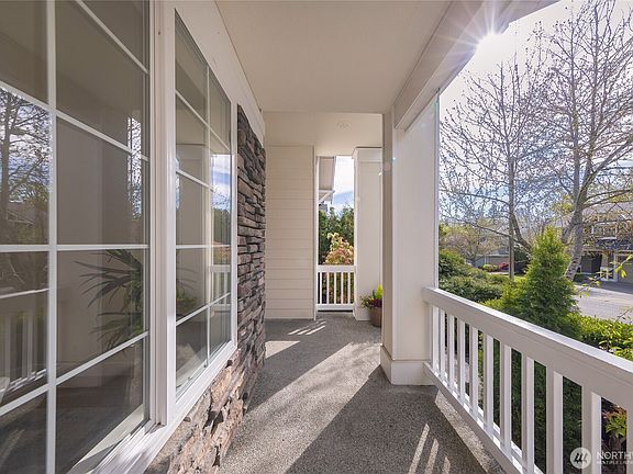 4th image of 536 237th Avenue SE